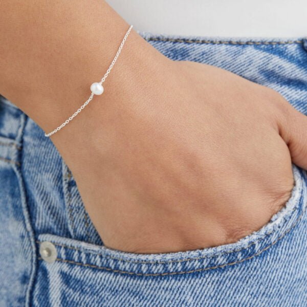 Singlepearlbraceletsilver MODEL1 1