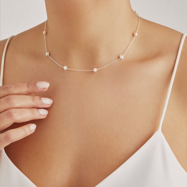 X10 pearl choker Silver model web 1